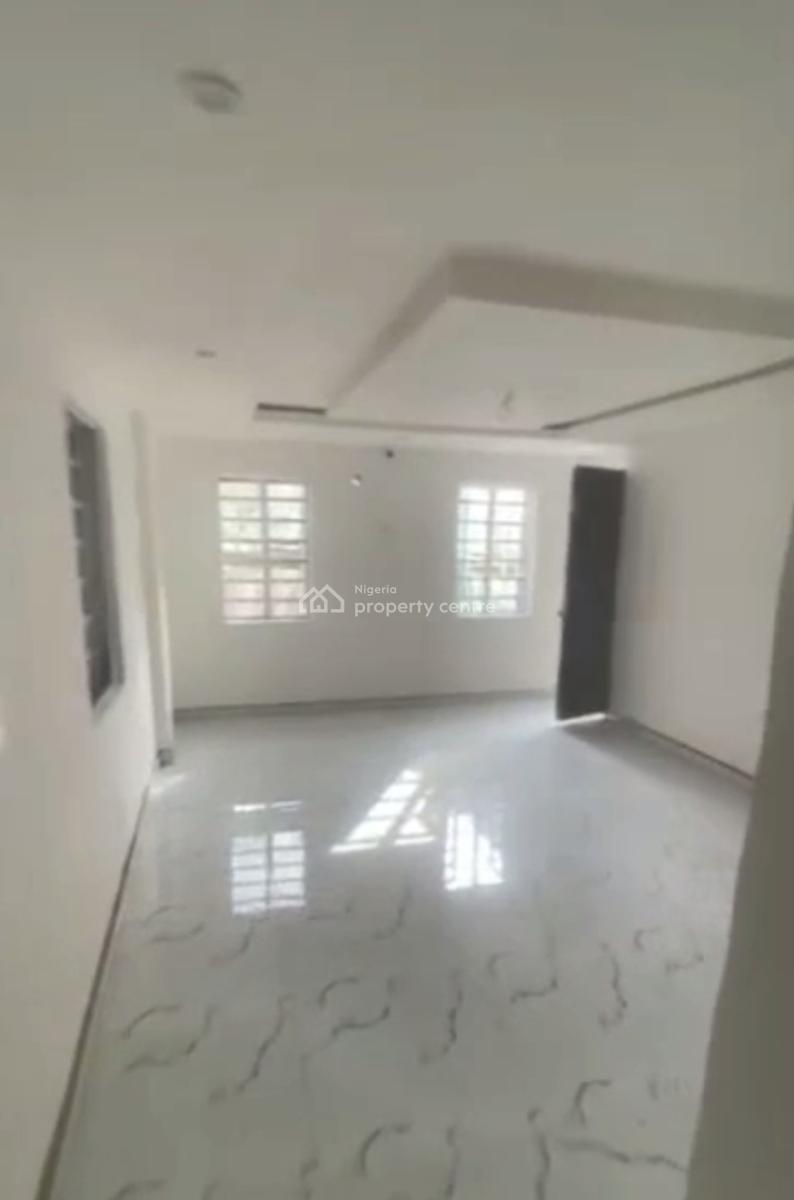 Spacious, Standard 2 Bedroom Apartment, Adekunle, Yaba, Lagos, Flat / Apartment for Rent