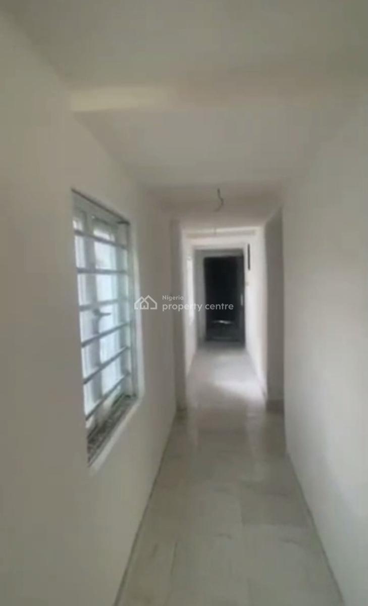 Spacious, Standard 2 Bedroom Apartment, Adekunle, Yaba, Lagos, Flat / Apartment for Rent