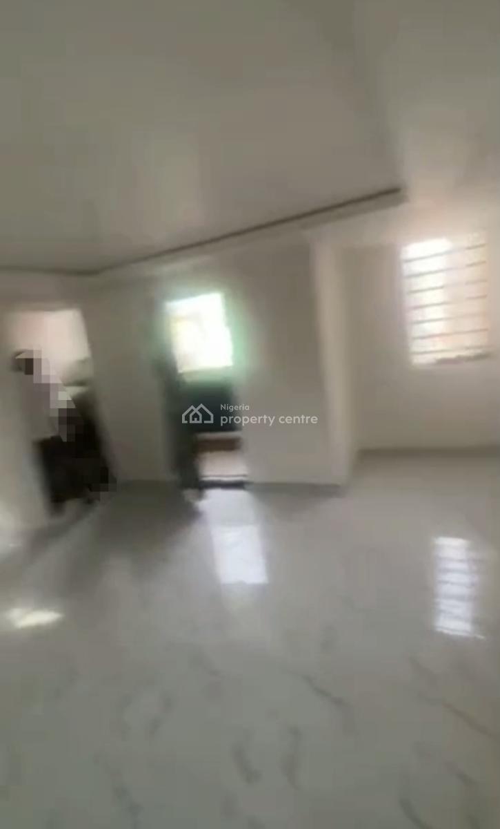 Spacious, Standard 2 Bedroom Apartment, Adekunle, Yaba, Lagos, Flat / Apartment for Rent