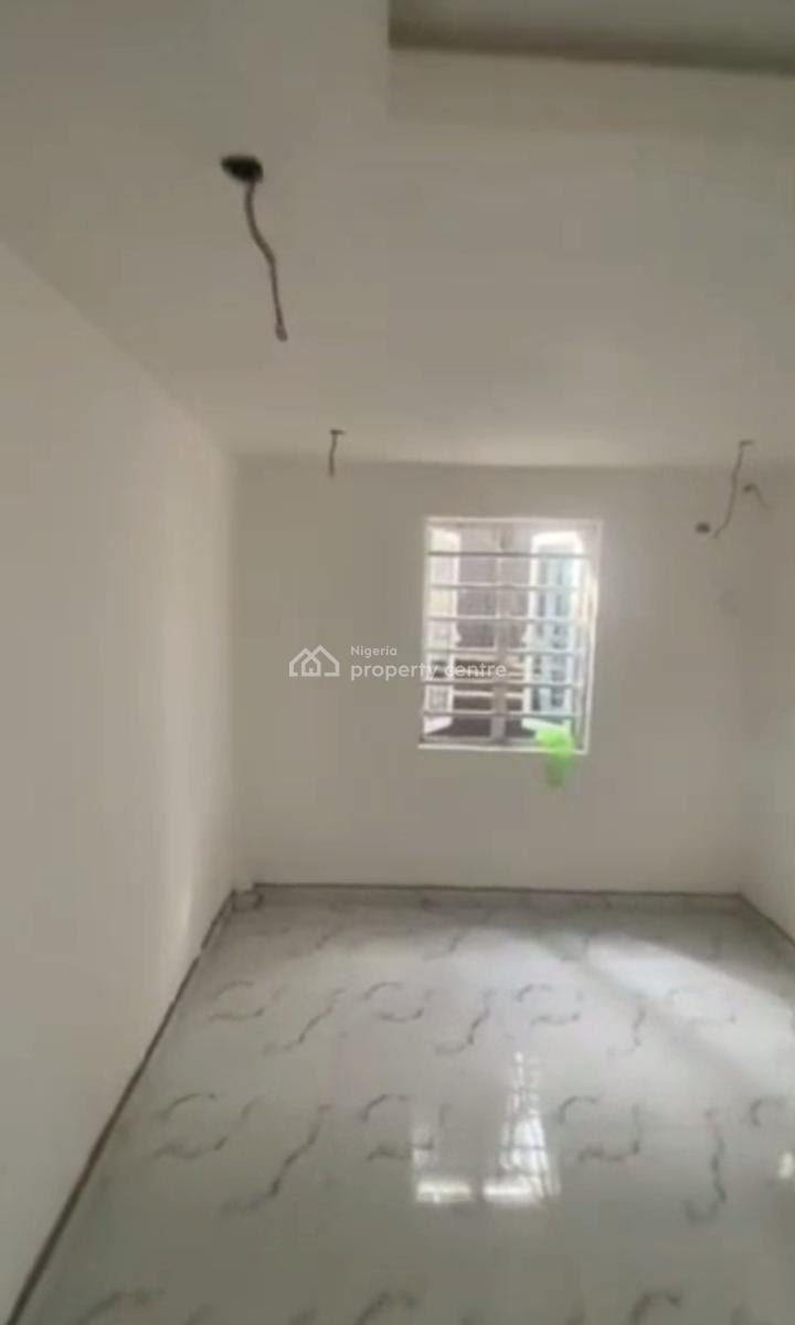 Spacious, Standard 2 Bedroom Apartment, Adekunle, Yaba, Lagos, Flat / Apartment for Rent