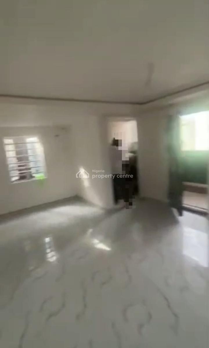 Spacious, Standard 2 Bedroom Apartment, Adekunle, Yaba, Lagos, Flat / Apartment for Rent