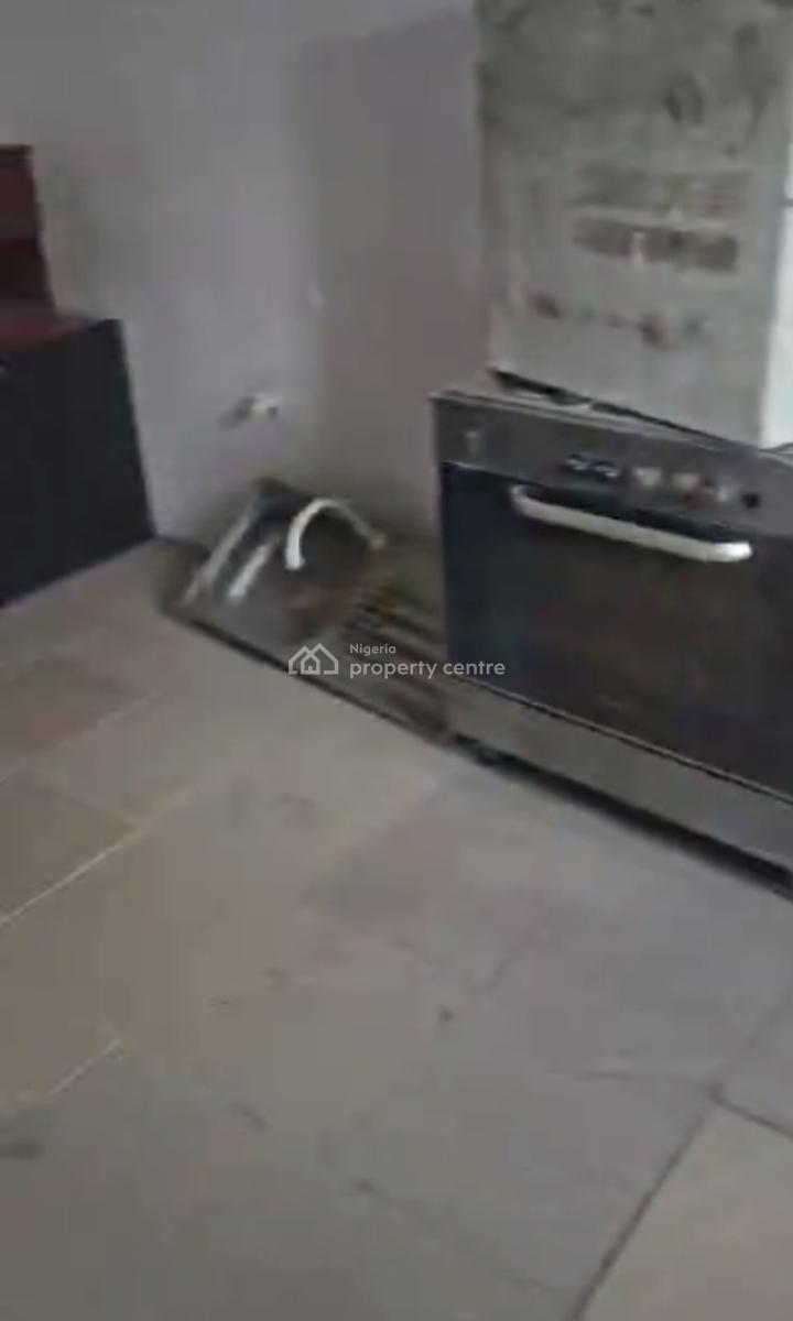 Standard Spacious 4 Bedroom Apartment, L.s.d.p.c Glover Estate, Adekunle, Yaba, Lagos, Flat / Apartment for Rent