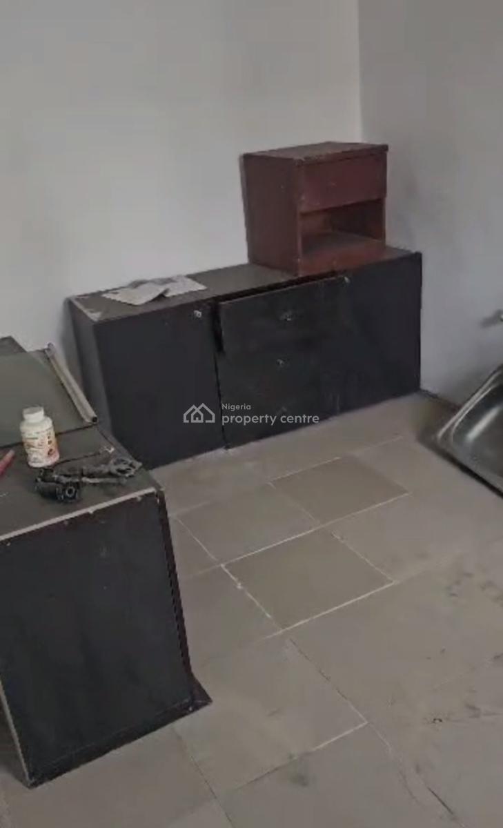 Standard Spacious 4 Bedroom Apartment, L.s.d.p.c Glover Estate, Adekunle, Yaba, Lagos, Flat / Apartment for Rent