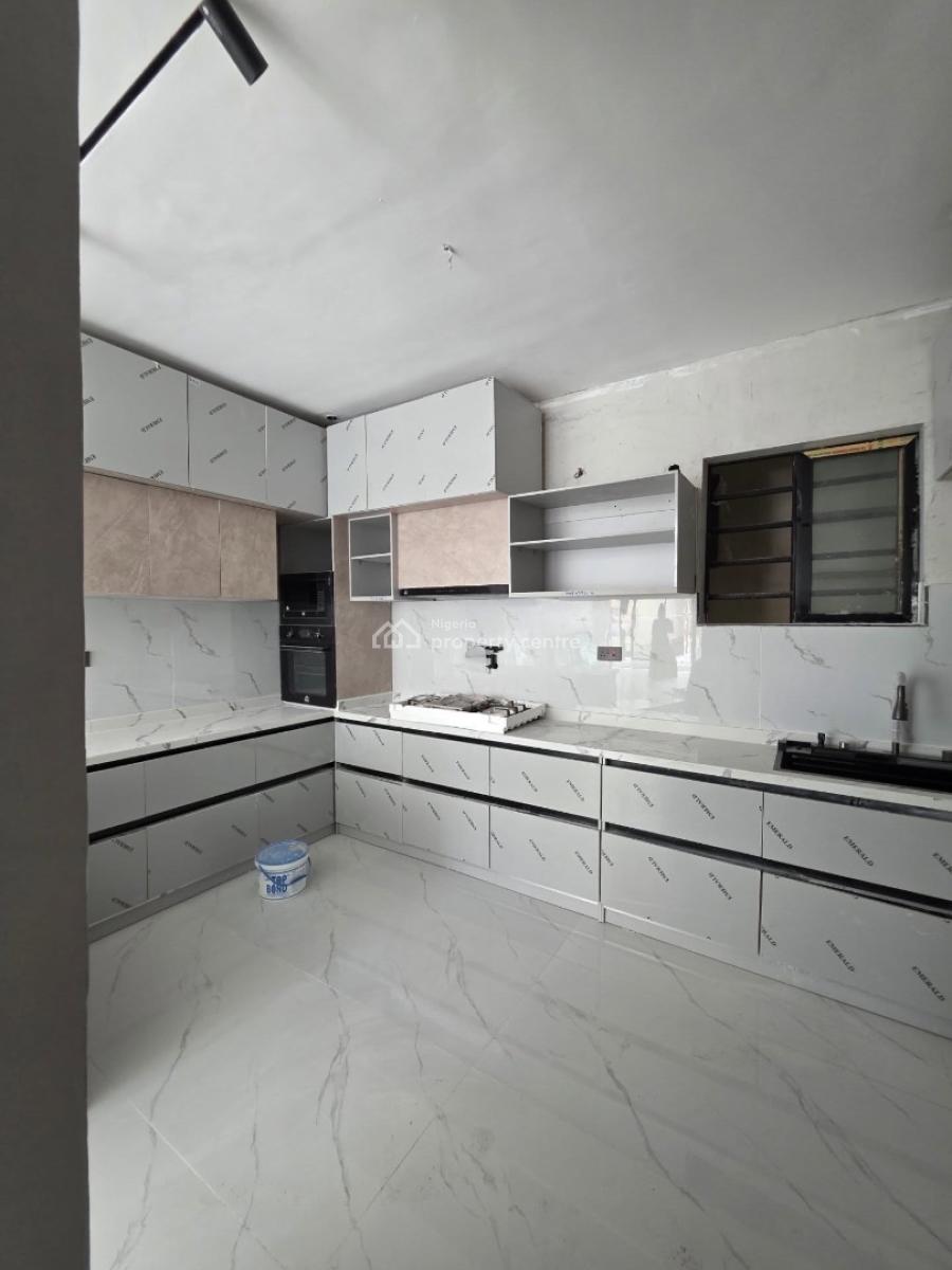 Lovely 2 Bedroom Apartment with Bq, Lekki Phase 1, Lekki Phase 1, Lekki, Lagos, Block of Flats for Sale