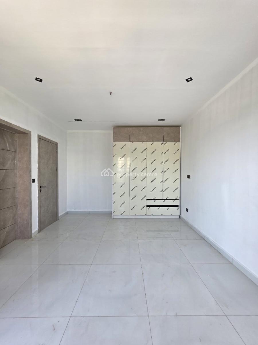 Lovely 2 Bedroom Apartment with Bq, Lekki Phase 1, Lekki Phase 1, Lekki, Lagos, Block of Flats for Sale