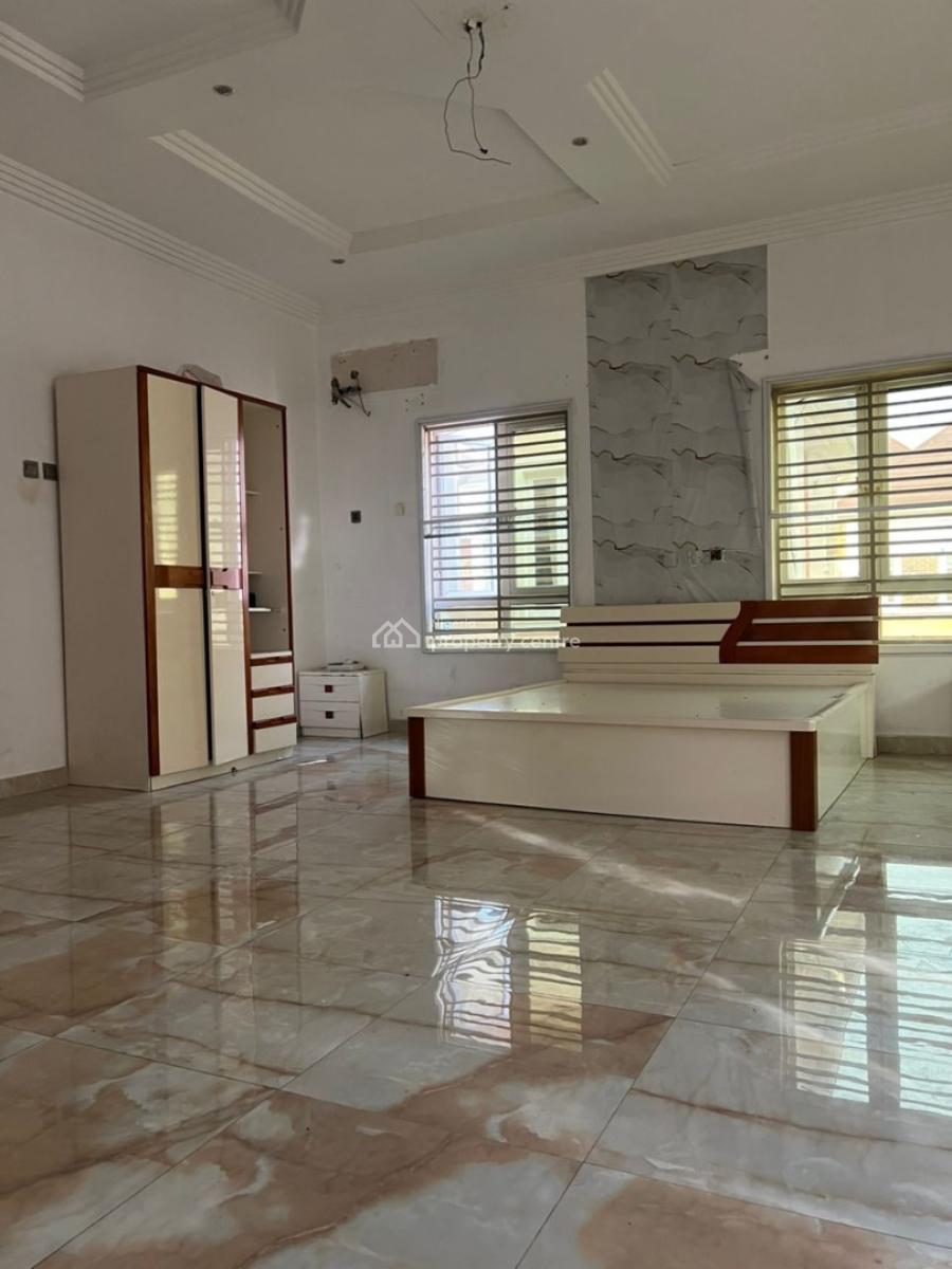 Fully Serviced and Massive Master Bedroom in a Gated Estate, Spg, Ologolo, Lekki, Lagos, Flat / Apartment for Rent