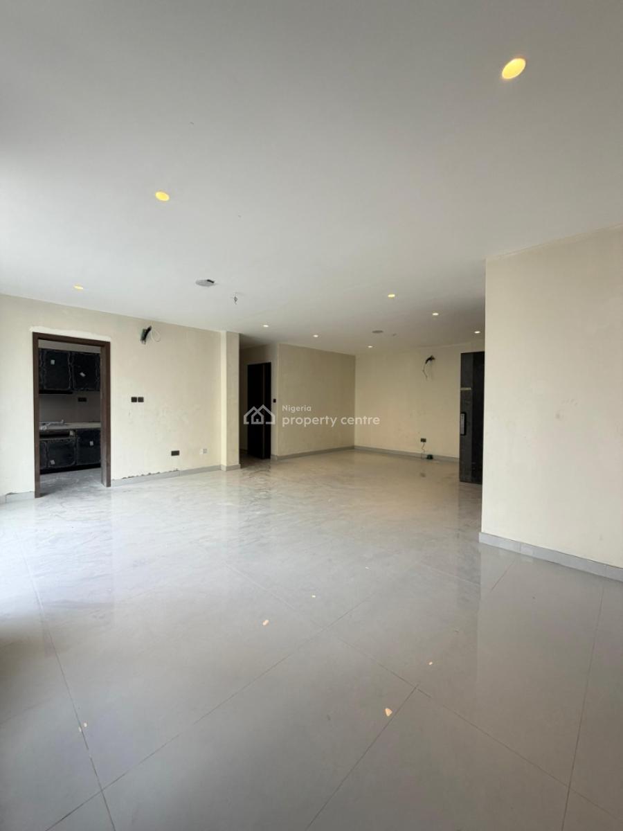 Spacious 2 Bedroom Apartment with Elevator Suitable for Investment, Lekki Phase One, Lekki, Lagos, Block of Flats for Sale