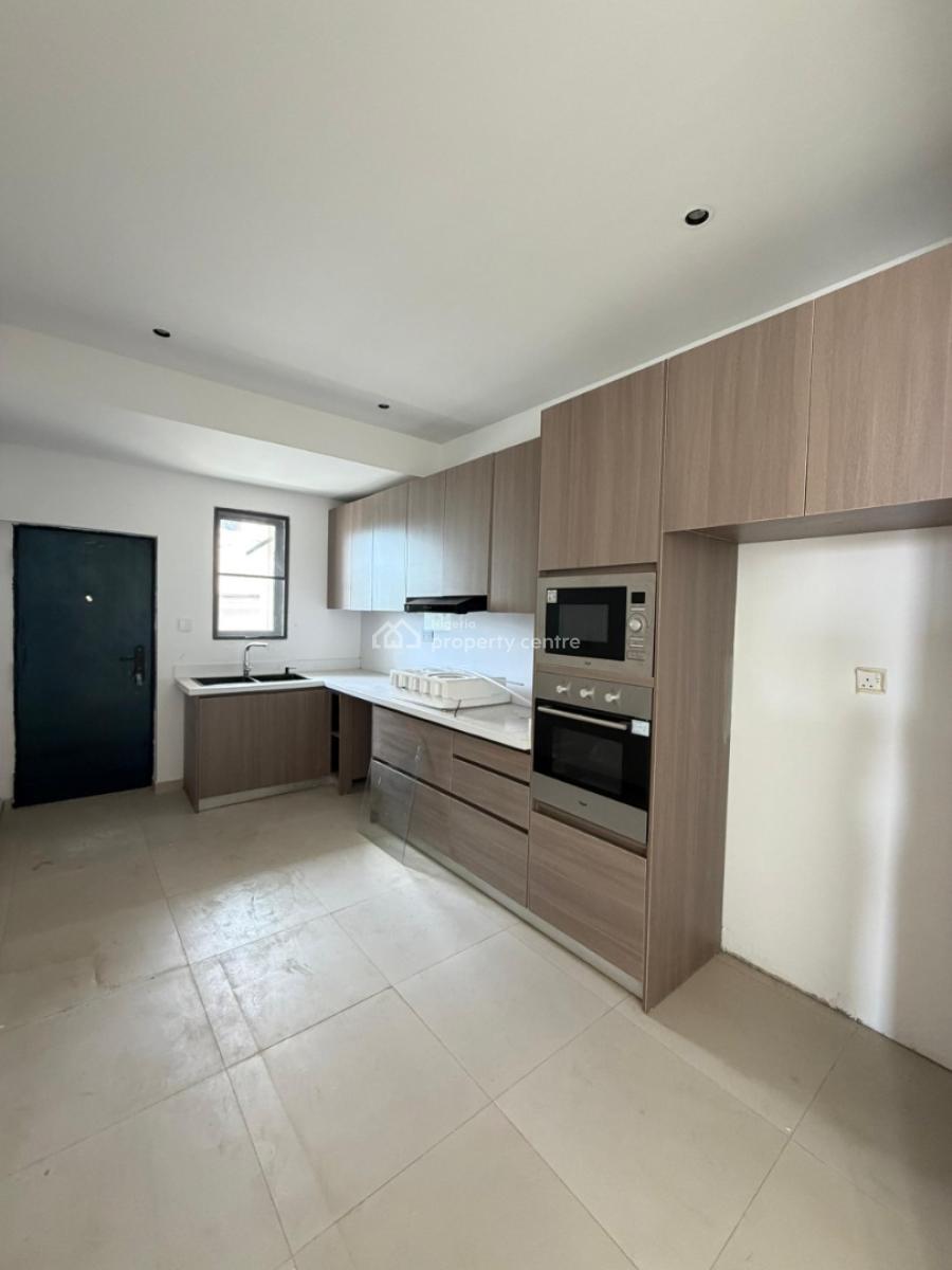 Well Built 3 Bedroom Apartment with Bq and Elevator, Lekki Phase One, Lekki, Lagos, Block of Flats for Sale