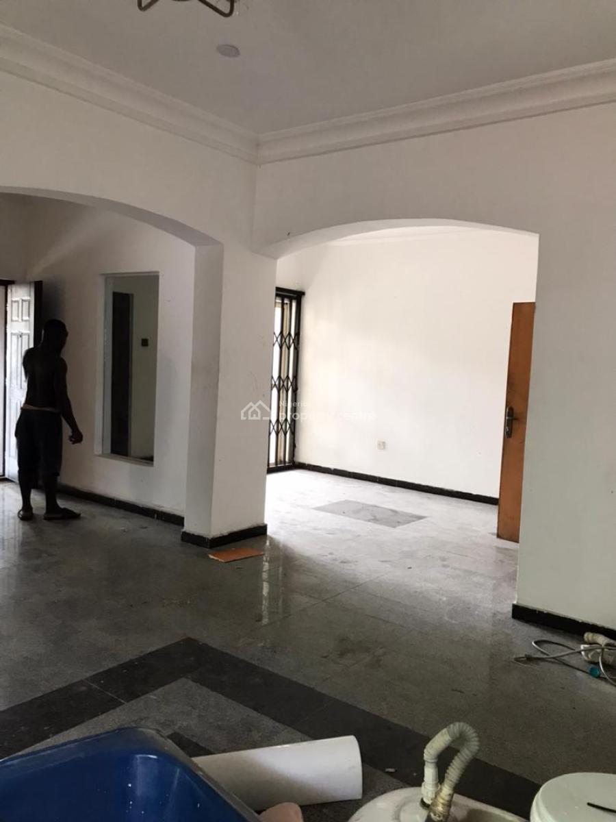 Standard Massively Spacious 3 Bedroom Apartment + Bq, Lekki Phase 1, Lekki, Lagos, Flat / Apartment for Rent