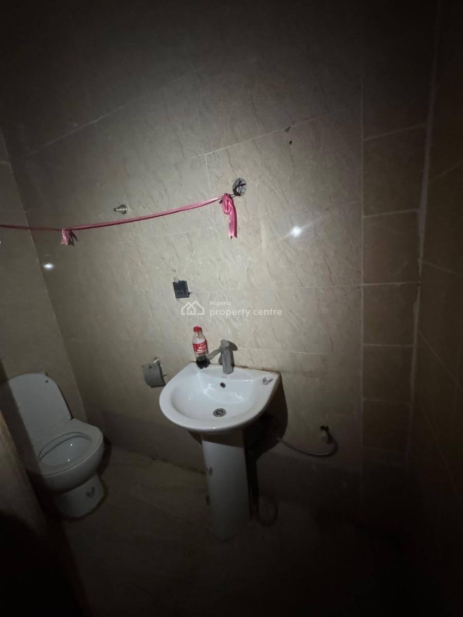 Spacious Boys Quarter Available for 700k Orchid, Orchid Road, Lekki, Lagos, Self Contain (single Rooms) for Rent