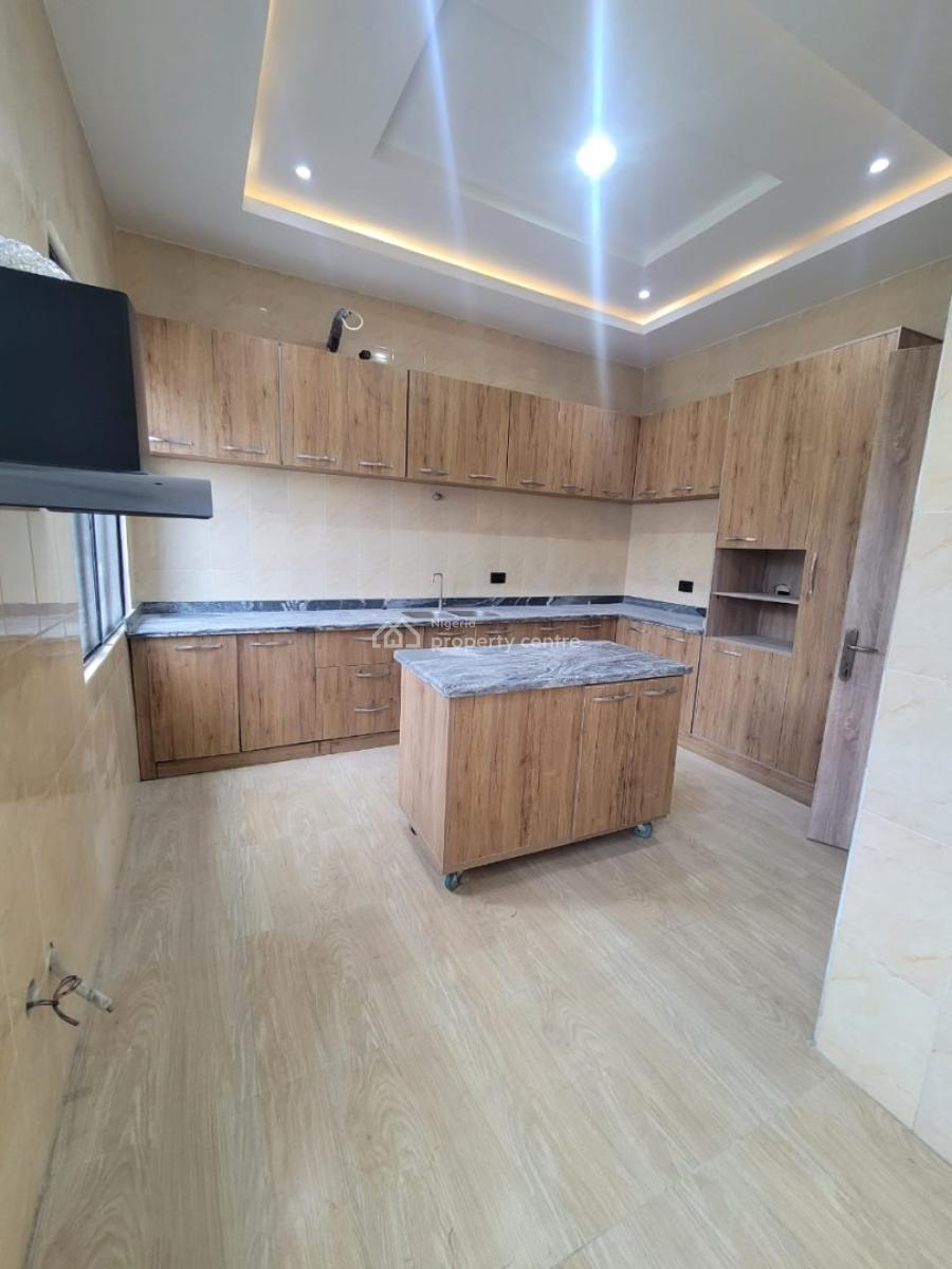 Brand New Luxury Spacious 5 Bedroom Penthouse Apartment with Bq, Lekki Phase 1, Lekki, Lagos, Flat / Apartment for Rent