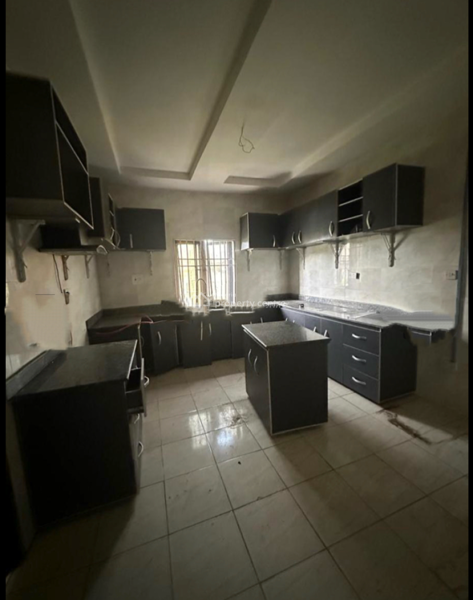Relatively New 3 Bedrooms Apartment, Gbagada, Lagos, Flat / Apartment for Rent