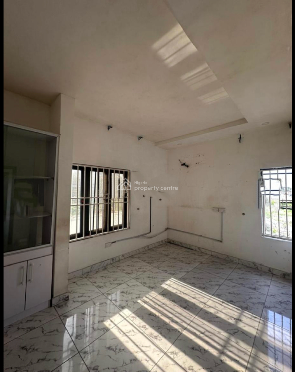Relatively New 3 Bedrooms Apartment, Gbagada, Lagos, Flat / Apartment for Rent