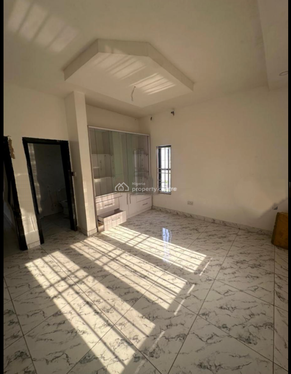 Relatively New 3 Bedrooms Apartment, Gbagada, Lagos, Flat / Apartment for Rent