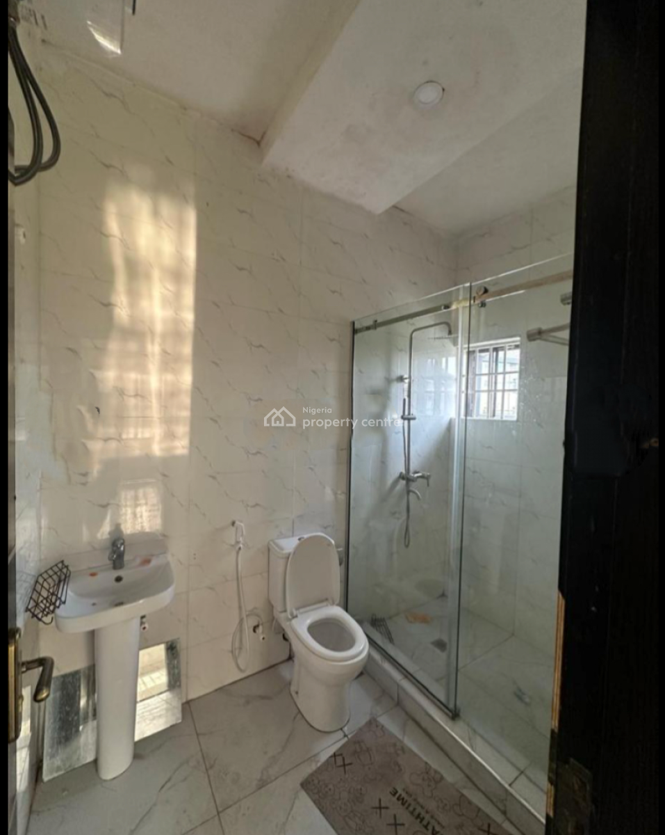 Relatively New 3 Bedrooms Apartment, Gbagada, Lagos, Flat / Apartment for Rent