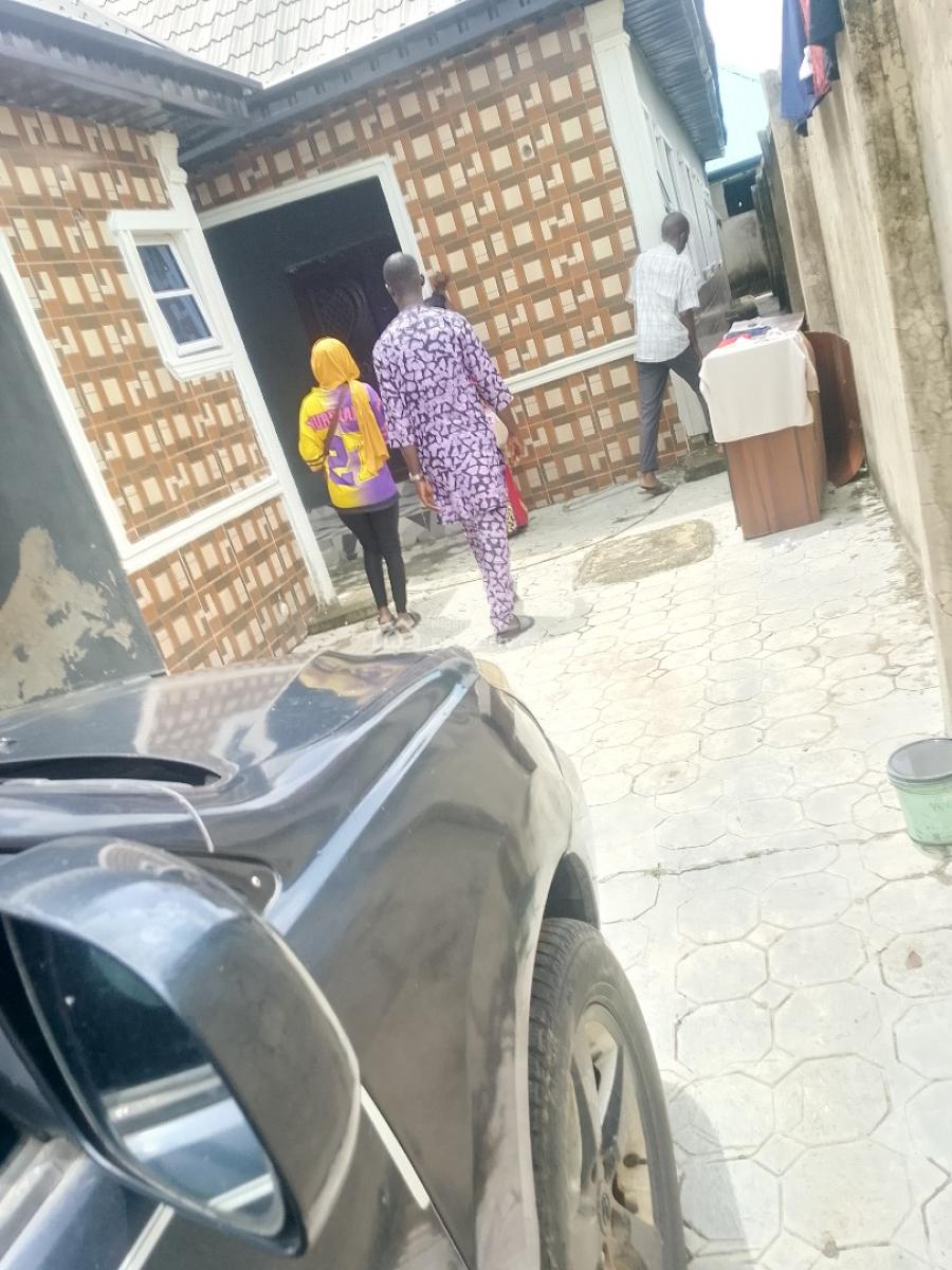 Luxury Bungalow, Igbogbo Estate, Igbogbo, Ikorodu, Lagos, Block of Flats for Sale