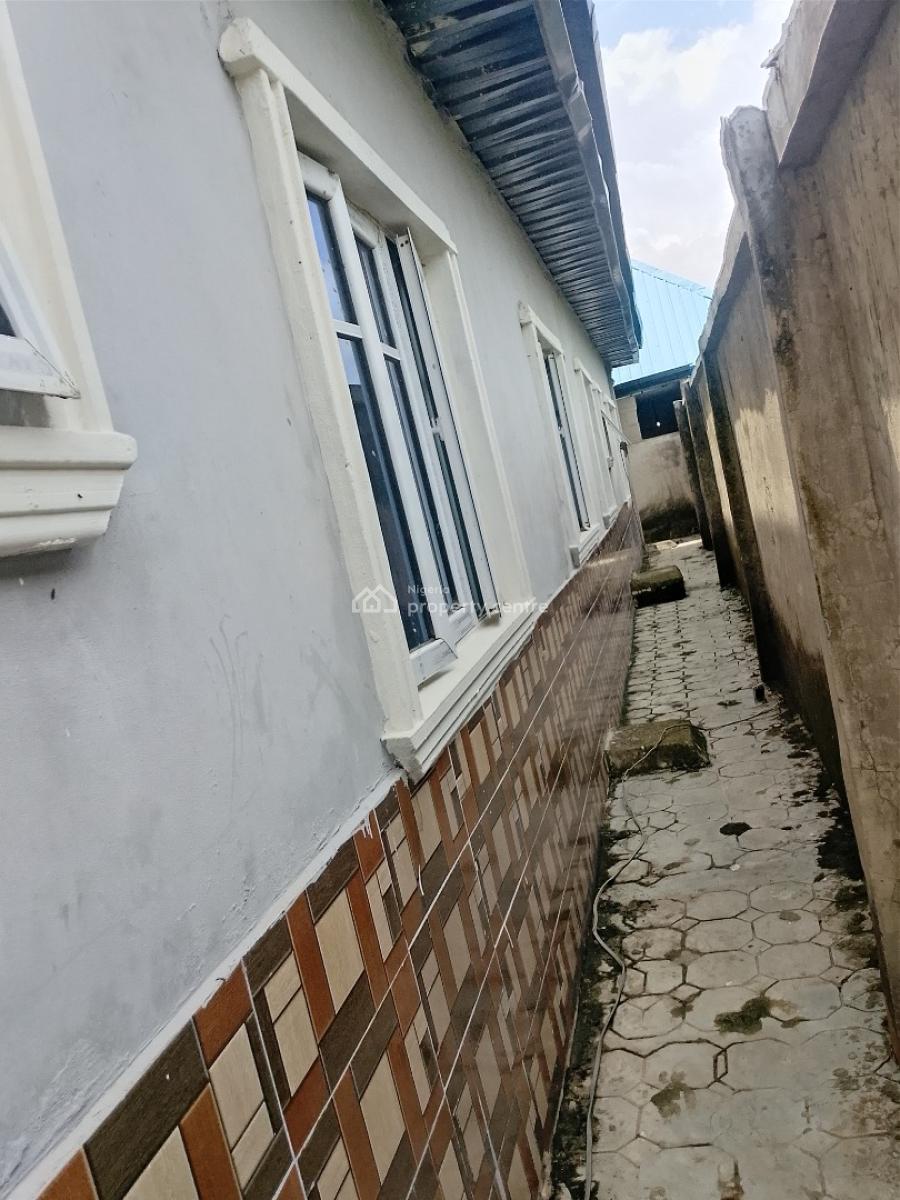 Luxury Bungalow, Igbogbo Estate, Igbogbo, Ikorodu, Lagos, Block of Flats for Sale