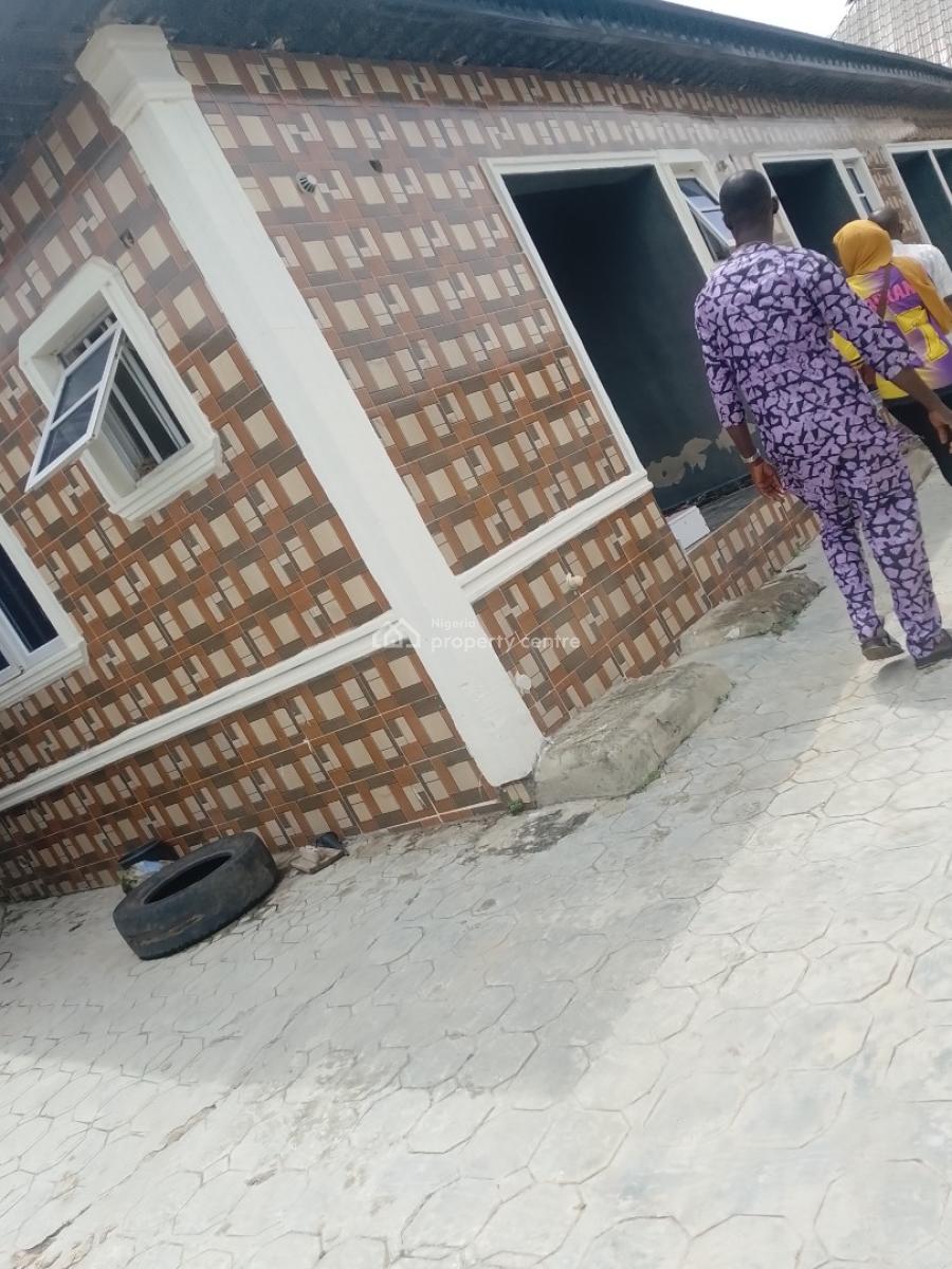 Luxury Bungalow, Igbogbo Estate, Igbogbo, Ikorodu, Lagos, Block of Flats for Sale