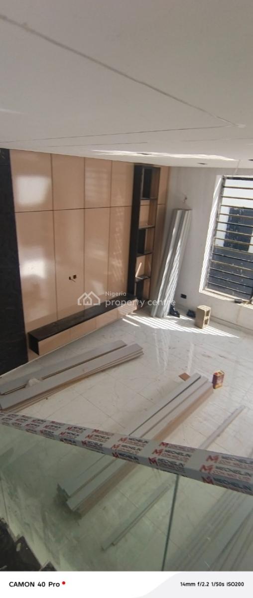 Building Available for Commercial Use, Igbo Efon, Lekki, Lagos, Restaurant / Bar for Rent