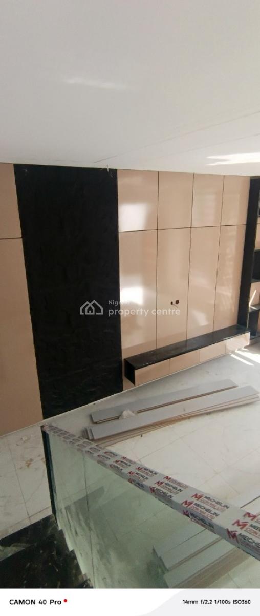 Building Available for Commercial Use, Igbo Efon, Lekki, Lagos, Restaurant / Bar for Rent