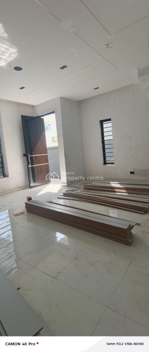 Building Available for Commercial Use, Igbo Efon, Lekki, Lagos, Restaurant / Bar for Rent