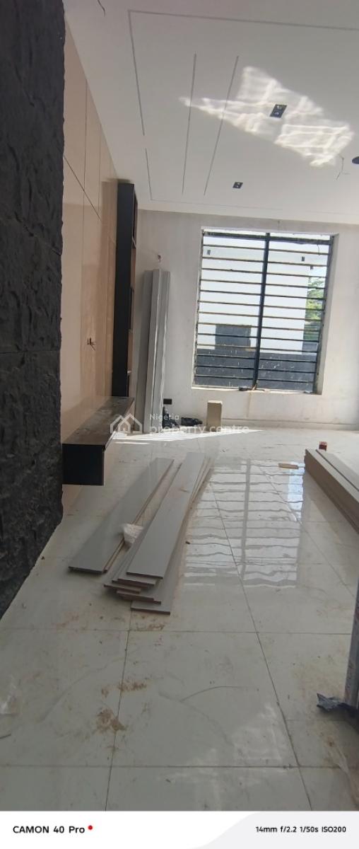 Building Available for Commercial Use, Igbo Efon, Lekki, Lagos, Restaurant / Bar for Rent