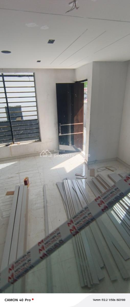 Building Available for Commercial Use, Igbo Efon, Lekki, Lagos, Restaurant / Bar for Rent