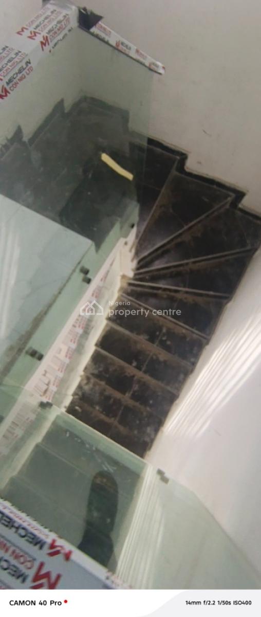 Building Available for Commercial Use, Igbo Efon, Lekki, Lagos, Restaurant / Bar for Rent