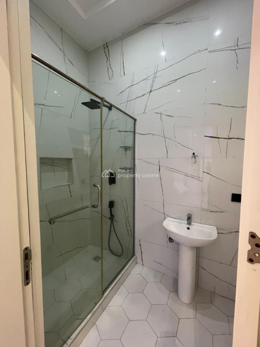 Super Luxurious Water Front 3bedroom Penthouse in a Secure Area,, Lekki Phase 1, Lekki, Lagos, Flat / Apartment for Rent