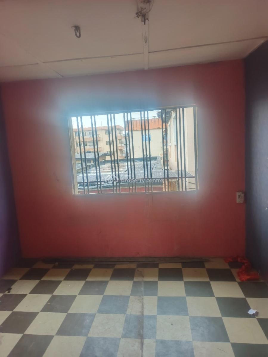 3 Bedroom Flat Upstairs, Agboola Street Off Branco Street, Mafoluku, Oshodi, Lagos, Flat / Apartment for Rent