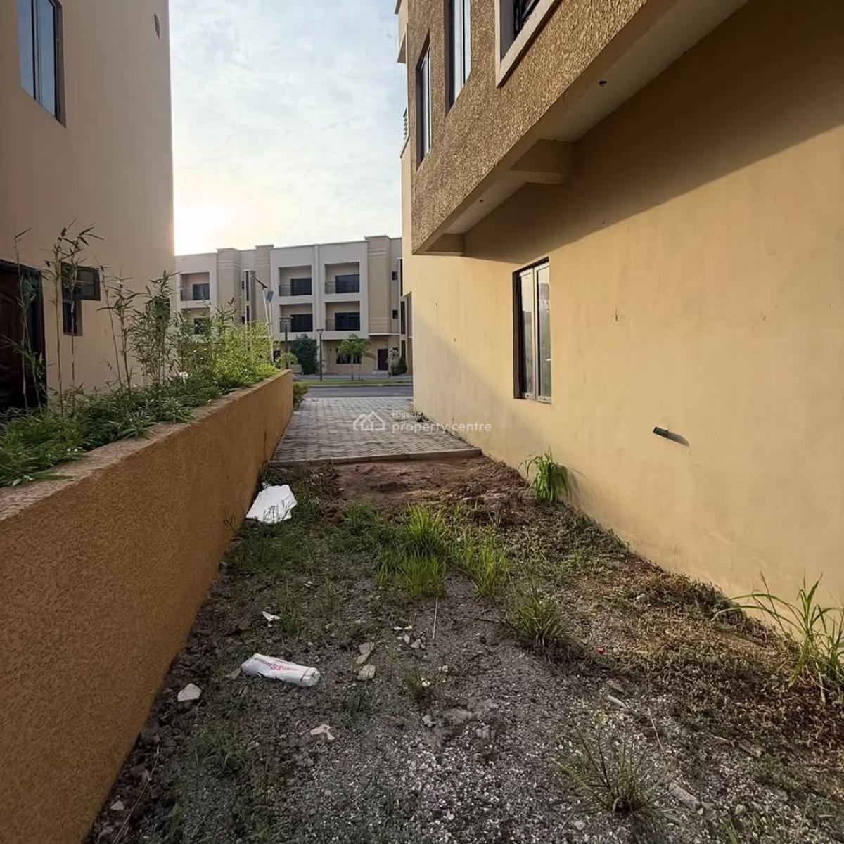 6 Bedrooms Detached Duplex+ Bq, Jahi, Jahi, Abuja, Detached Duplex for Sale
