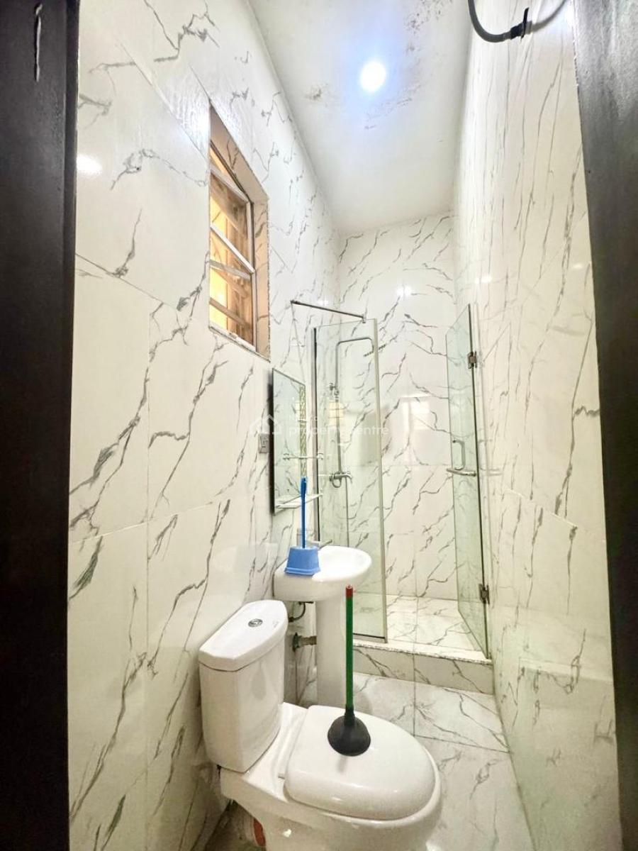 Downstairs Bedroom Inside a Shared Apartment, Royal Pine Estate Gate 1 Orchid Road, Lekki, Lagos, Self Contain (single Rooms) for Rent