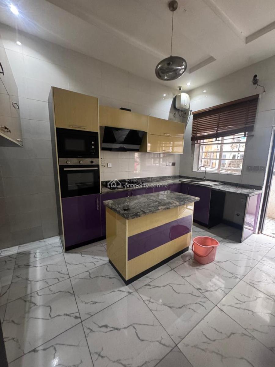 Downstairs Bedroom Inside a Shared Apartment, Royal Pine Estate Gate 1 Orchid Road, Lekki, Lagos, Self Contain (single Rooms) for Rent
