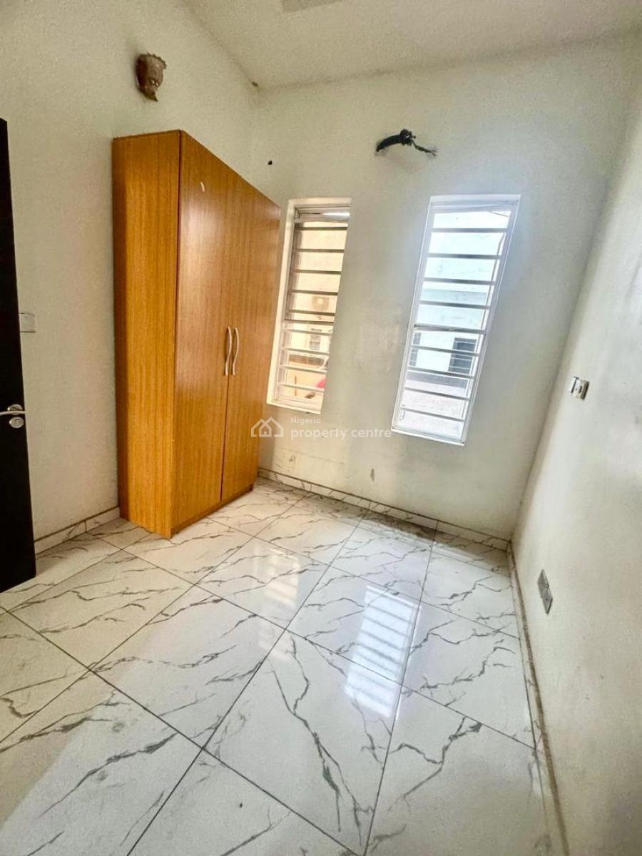 Downstairs Bedroom Inside a Shared Apartment, Royal Pine Estate Gate 1 Orchid Road, Lekki, Lagos, Self Contain (single Rooms) for Rent