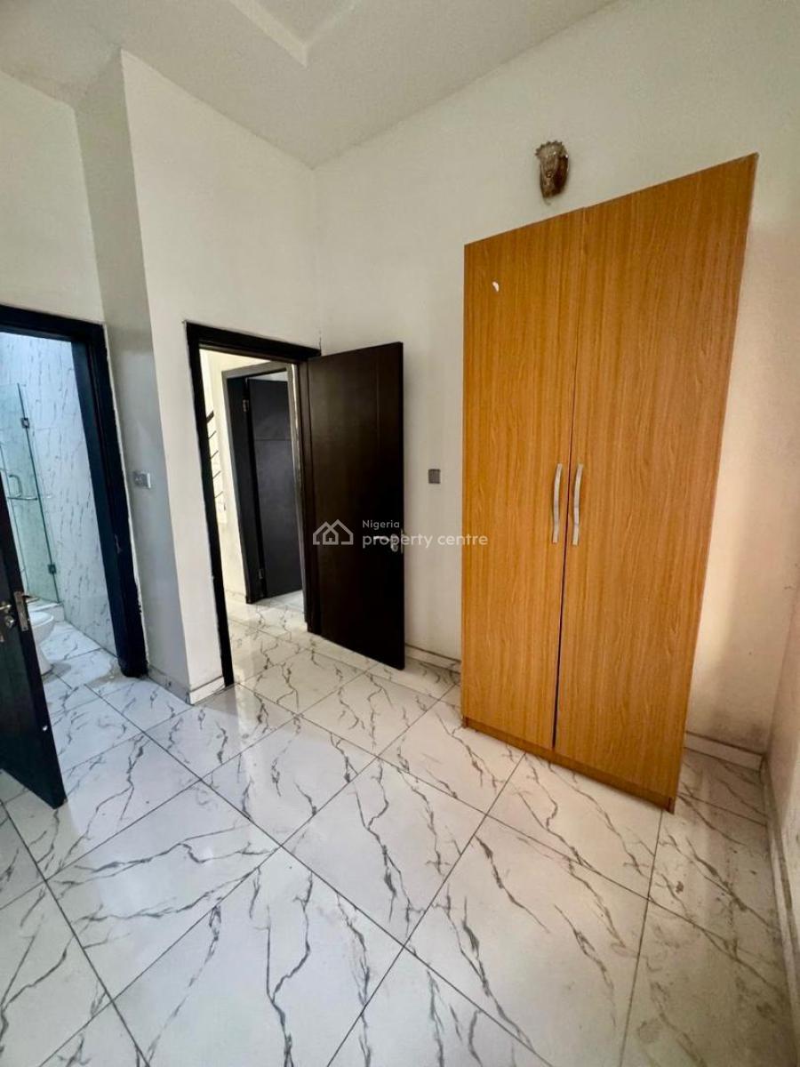 Downstairs Bedroom Inside a Shared Apartment, Royal Pine Estate Gate 1 Orchid Road, Lekki, Lagos, Self Contain (single Rooms) for Rent