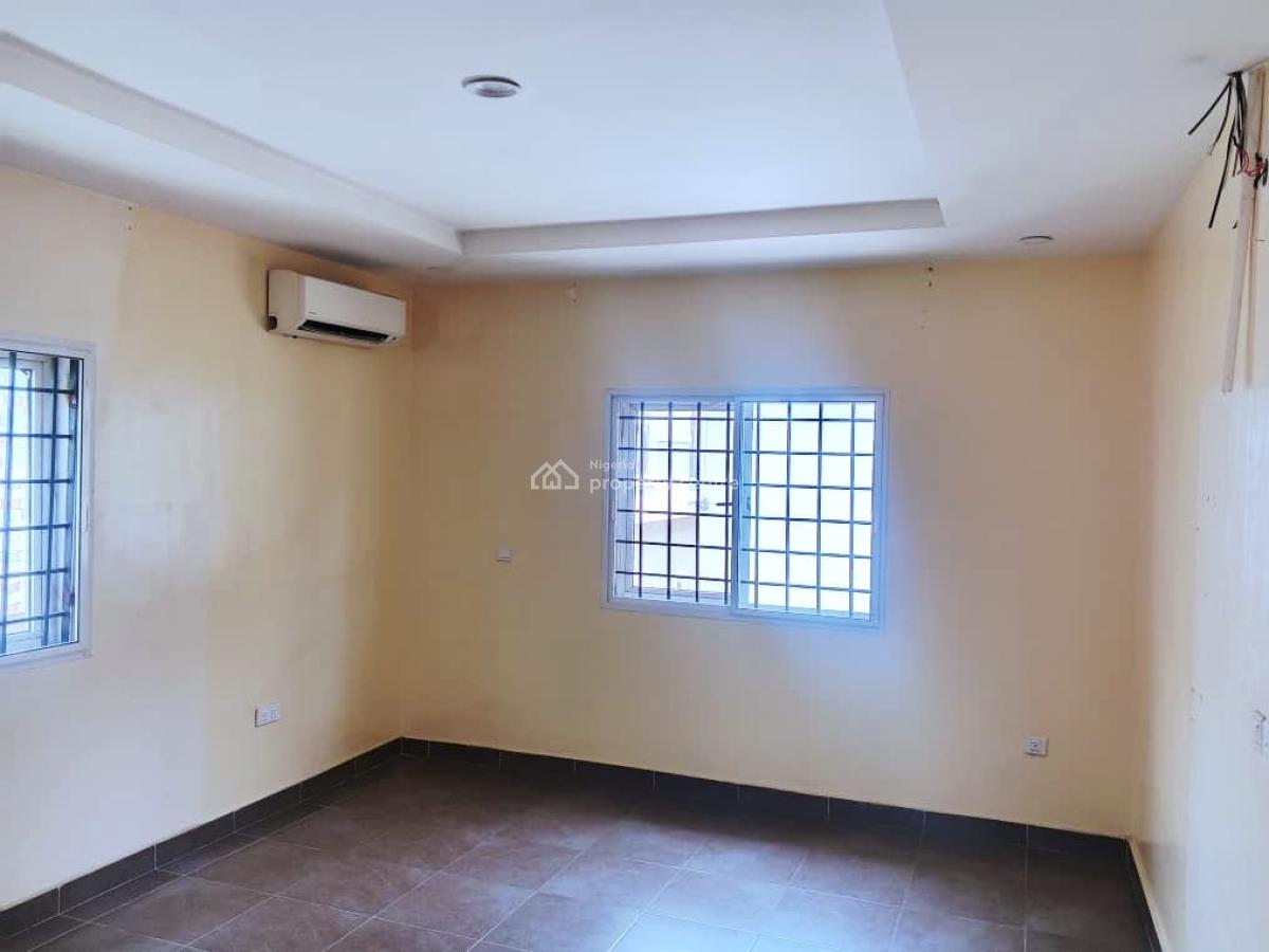 Spacious 3 Bedroom Flat Available, Lekki Phase 1, Lekki, Lagos, Flat / Apartment for Rent