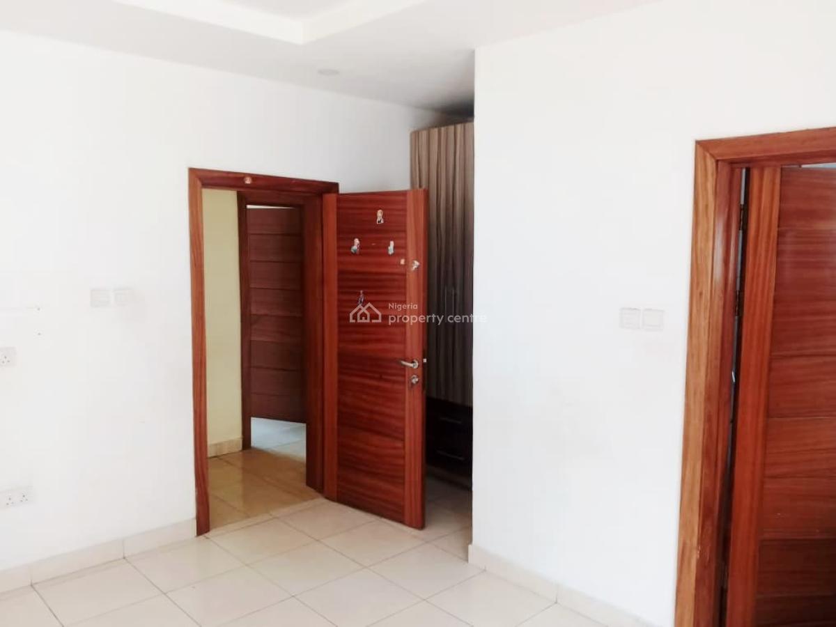 Spacious 3 Bedroom Flat Available, Lekki Phase 1, Lekki, Lagos, Flat / Apartment for Rent