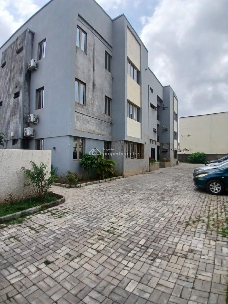 Tastefully Finished and Renovated 3 Bedroom Flat with Bq, Off American International School, Durumi, Abuja, Flat / Apartment for Rent
