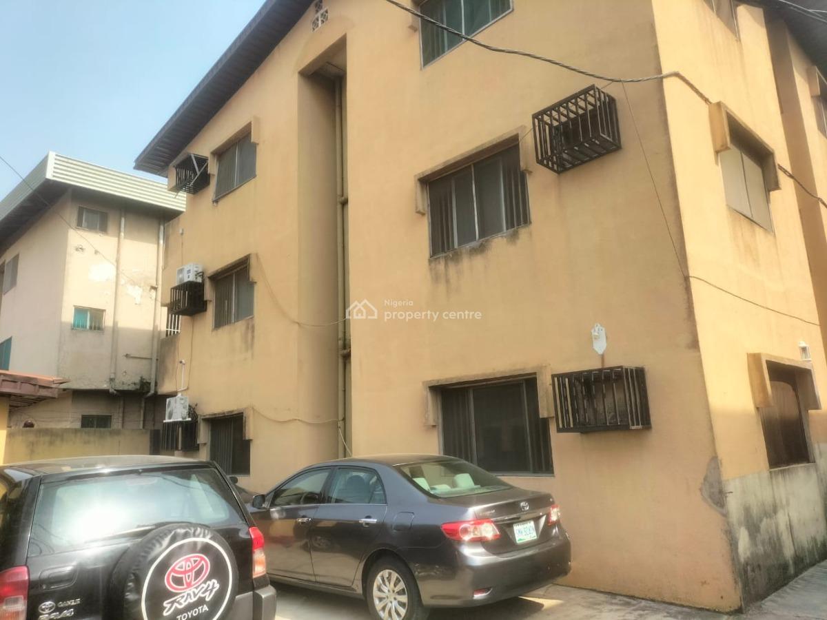 Very Decent 6nos 4bedro Flat at Ajao Estate Isolo, Off International Airport Road Ajao Estate, Isolo, Lagos, Flat / Apartment for Sale