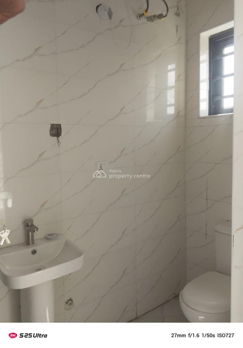 3 Bedroom Flat Upstairs, Alaguton, Ilaje, Ajah, Lagos, Flat / Apartment for Sale