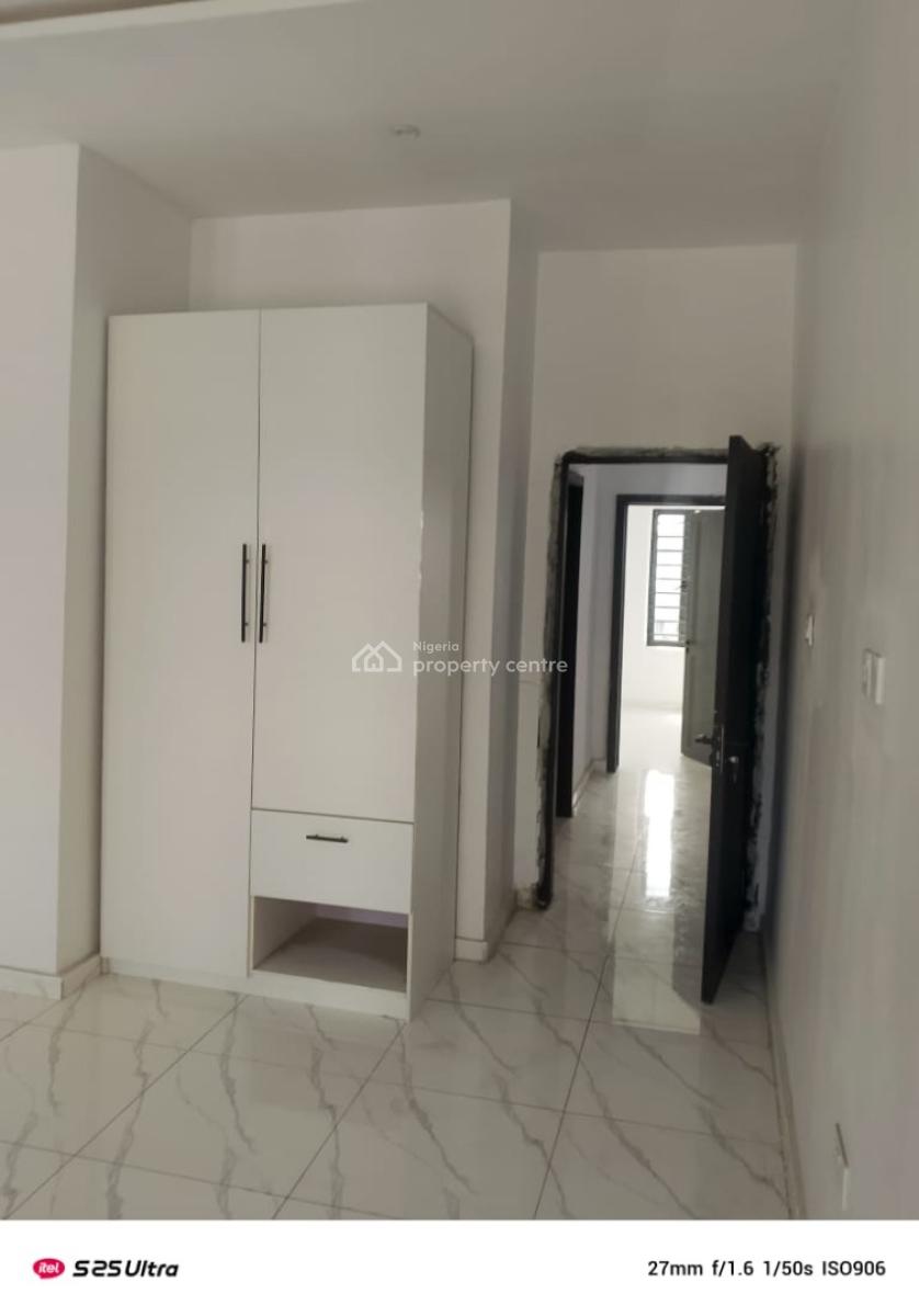 3 Bedroom Flat Upstairs, Alaguton, Ilaje, Ajah, Lagos, Flat / Apartment for Sale