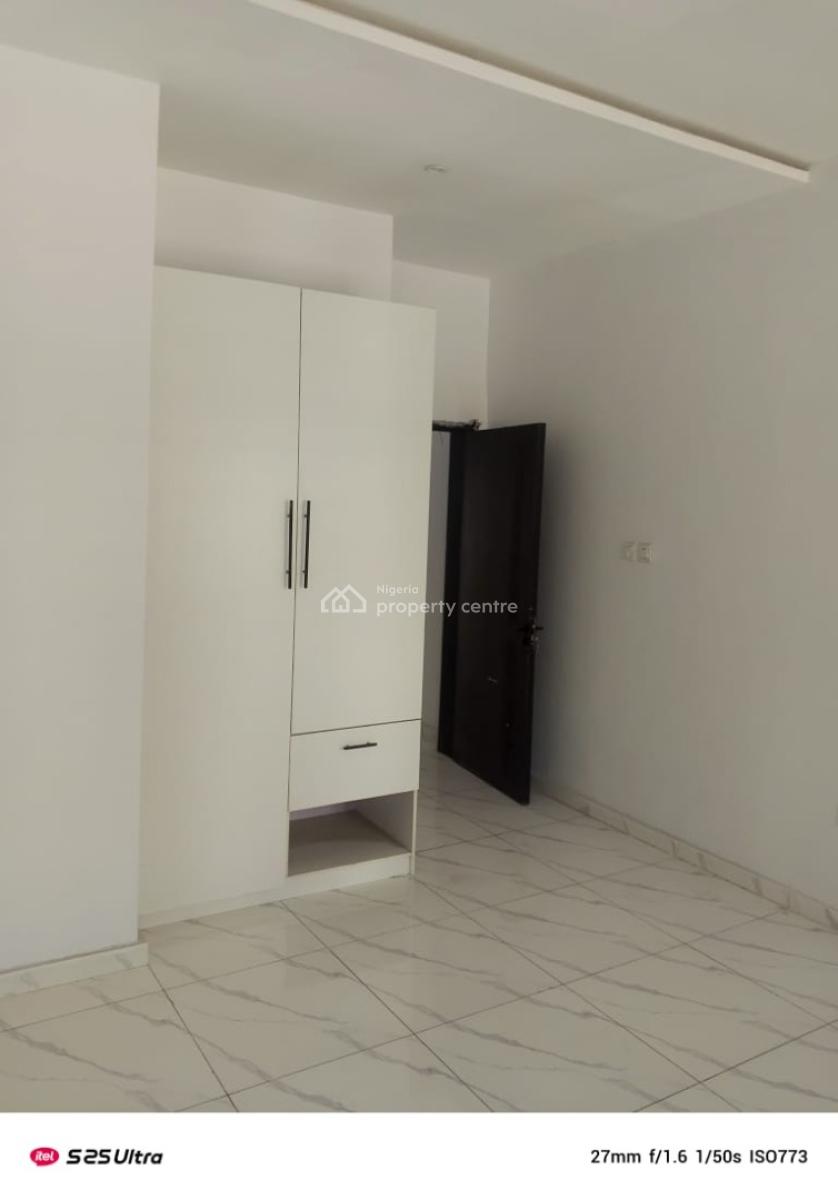 3 Bedroom Flat Upstairs, Alaguton, Ilaje, Ajah, Lagos, Flat / Apartment for Sale
