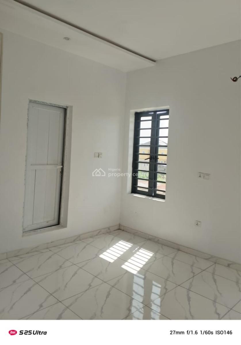 3 Bedroom Flat Upstairs, Alaguton, Ilaje, Ajah, Lagos, Flat / Apartment for Sale