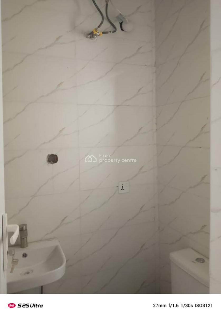 3 Bedroom Flat Upstairs, Alaguton, Ilaje, Ajah, Lagos, Flat / Apartment for Sale
