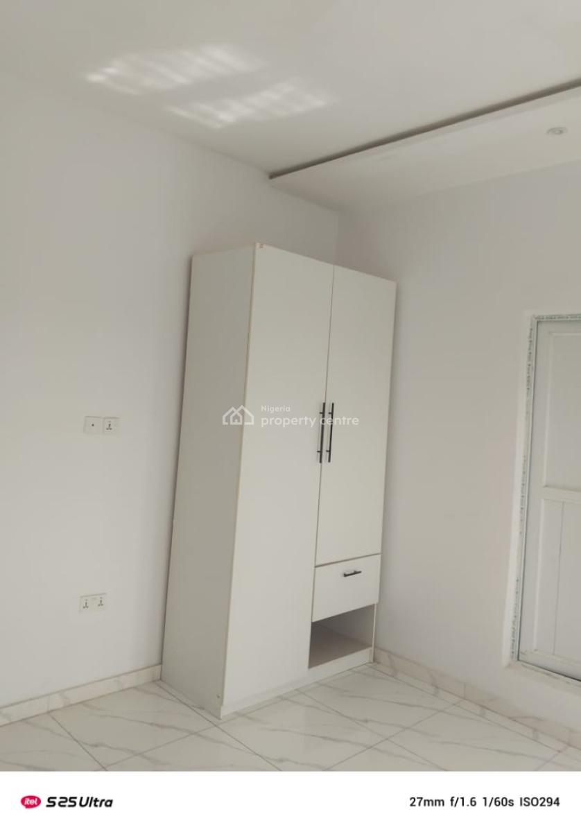 3 Bedroom Flat Upstairs, Alaguton, Ilaje, Ajah, Lagos, Flat / Apartment for Sale