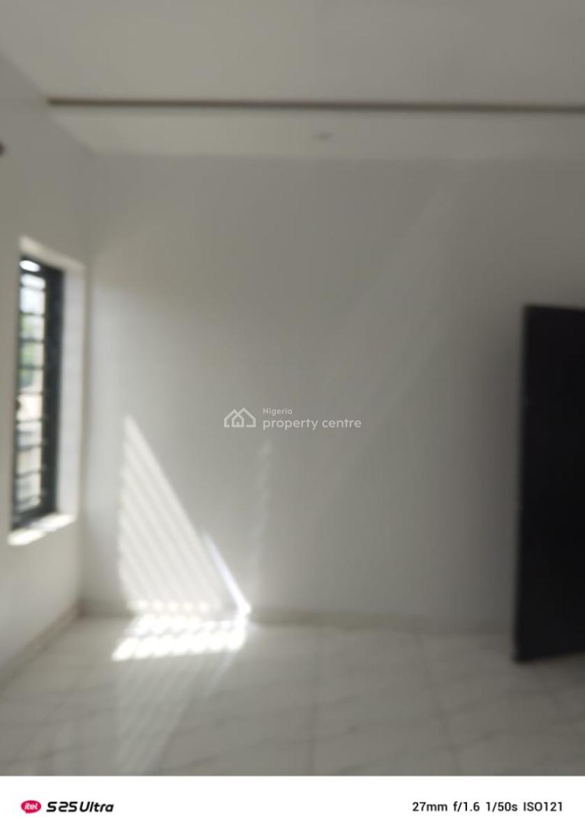 3 Bedroom Flat Upstairs, Alaguton, Ilaje, Ajah, Lagos, Flat / Apartment for Sale