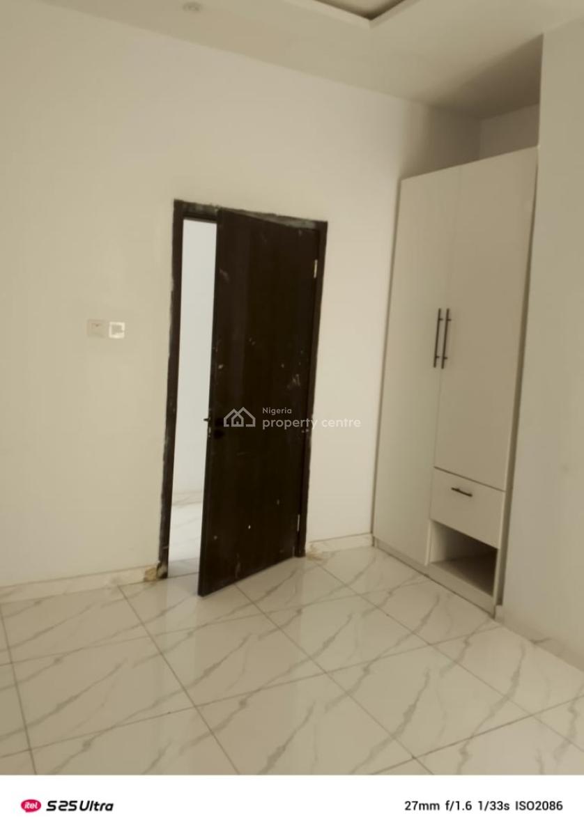 3 Bedroom Flat Upstairs, Alaguton, Ilaje, Ajah, Lagos, Flat / Apartment for Sale