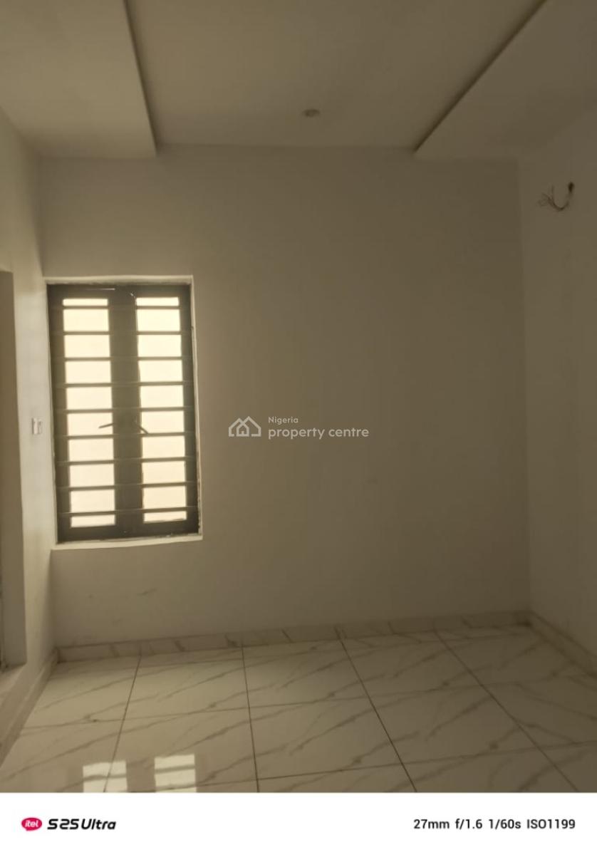 3 Bedroom Flat Upstairs, Alaguton, Ilaje, Ajah, Lagos, Flat / Apartment for Sale