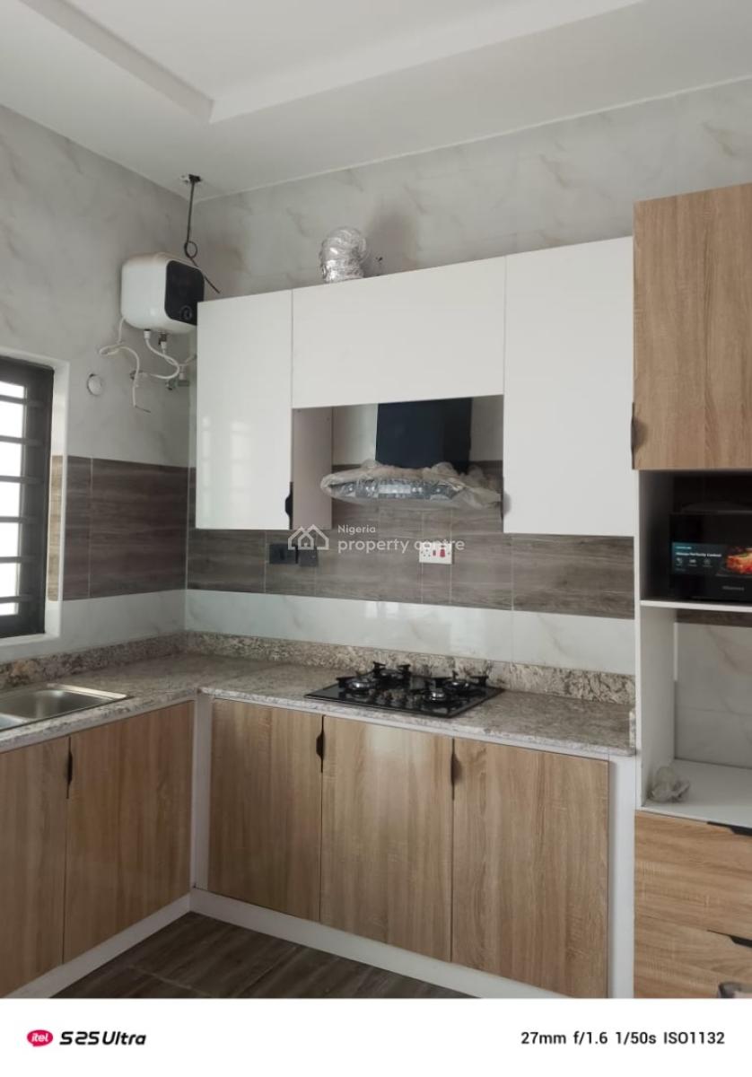 2 Bedroom Flat, Alaguton, Ilaje, Ajah, Lagos, Flat / Apartment for Sale