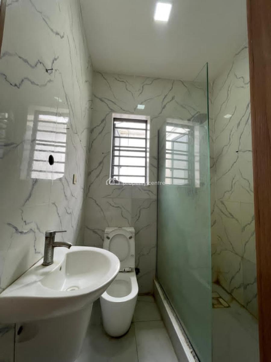 Spacious Semi Master Bedroom in a Shared Apartment Upstairs, Justice Court, Spg Road, Ologolo, Lekki, Lagos, Flat / Apartment for Rent